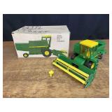 1/24 John Deere 6600 Combine NIB Ertl