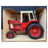 1/16 IH 1586 NIB Ertl