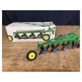 1/16 John Deere Plow NIB Ertl