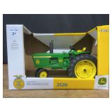 1/16 John Deere 2520 FFA NIB Ertl