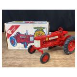 1/16 Farmall 350 1991 Iowa FFA NIB Ertl