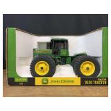 1/16 John Deere 9520 NIB Ertl