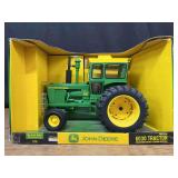 1/16 John Deere 6030 Collector NIB Ertl