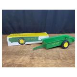 1/16 John Deere Spreader NIB Ertl