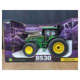 1/16 John Deere 8530 Collector NIB Ertl