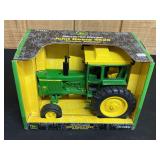 1/16 John Deere 4620 Collector NIB Ertl