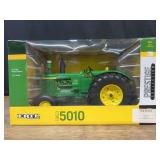 1/16 John Deere 5010 Prestige NIB Ertl