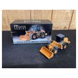 1/40 Case 621D Wheel Loader Premier Series NIB Ertl