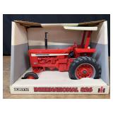 1/16 IH 826 NIB Ertl