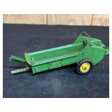 1/16 John Deere Spreader Eska