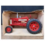 1/16 Farmall 350 NIB Ertl