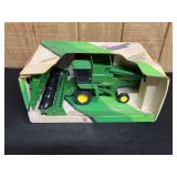 1/24 John Deere Titan II Combine NIB Ertl
