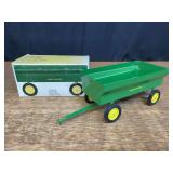 1/16 John Deere Flare Box Wagon NIB Ertl