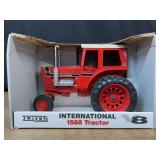 1/16 IH 1568 NIB Ertl