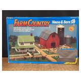 Farm Country House & Barn Set Ertl