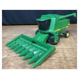 1/28 John Deere 9500 Combine Ertl