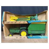 1/16 John Deere Forage Harvester Farm Set NIB Ertl
