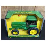 1/16 John Deere 4760 NIB Ertl