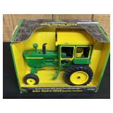 1/16 John Deere 4010 Collector NIB Ertl