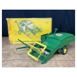 1/16 John Deere 30 Combine Eska