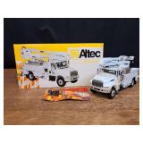 1/34 Altec International Service Truck NIB 1st Gear