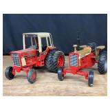 (2) 1/16 IH 1586 + 1026 Ertl