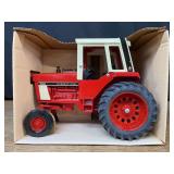 1/16 IH 1586 NIB Ertl