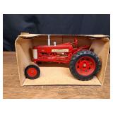 1/16 Farmall 350 NIB Ertl