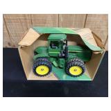 1/16 John Deere 8650 NIB Ertl