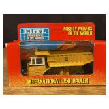 1/80 IH 350 Hauler NIB Ertl