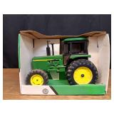 1/16 John Deere 4455 NIB Ertl
