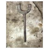 Hub cap wrench