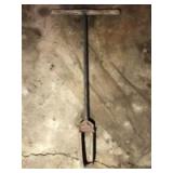 Small hole digger