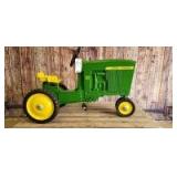 Ertl John Deere Model 20 pedal tractor