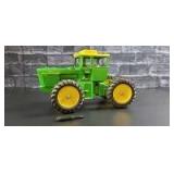 1/16 Scale Ertl John Deere 7520