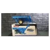 1/16 Scale Spec Cast  Kinze 1050 Row Crop Harvest Commander