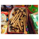 Vintage wooden beads & tinker toys