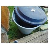 rubbermaid rughneck trash can