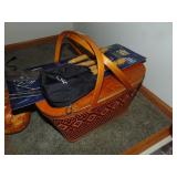 Vintage Picnic Backet, plus