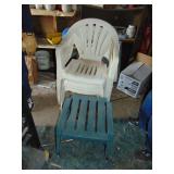 (4) Plastic Patio Chairs & Green side table