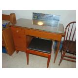 Desk/Vanity w/stool & Mirror
