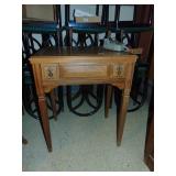 Retro singer Sewing Machine in Cabinet