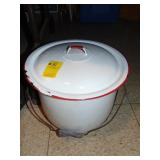 Enamelware Pot w. lid and metal bail