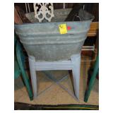 Metal washtub w. stand