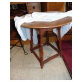 Round oak parlor table