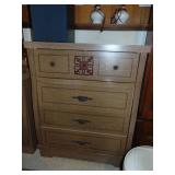 Mid-Century Modern Dresser w. 4 drawers