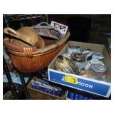 Lot of Dresser items plis