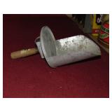 DollyDale Grain/Sugar Scoop W/Scale