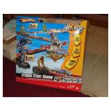 Hot Wheels Cyborg Stunt Combo in Box