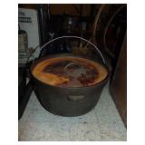 Un Marked Cast Iron Dutch Oven W/Lid